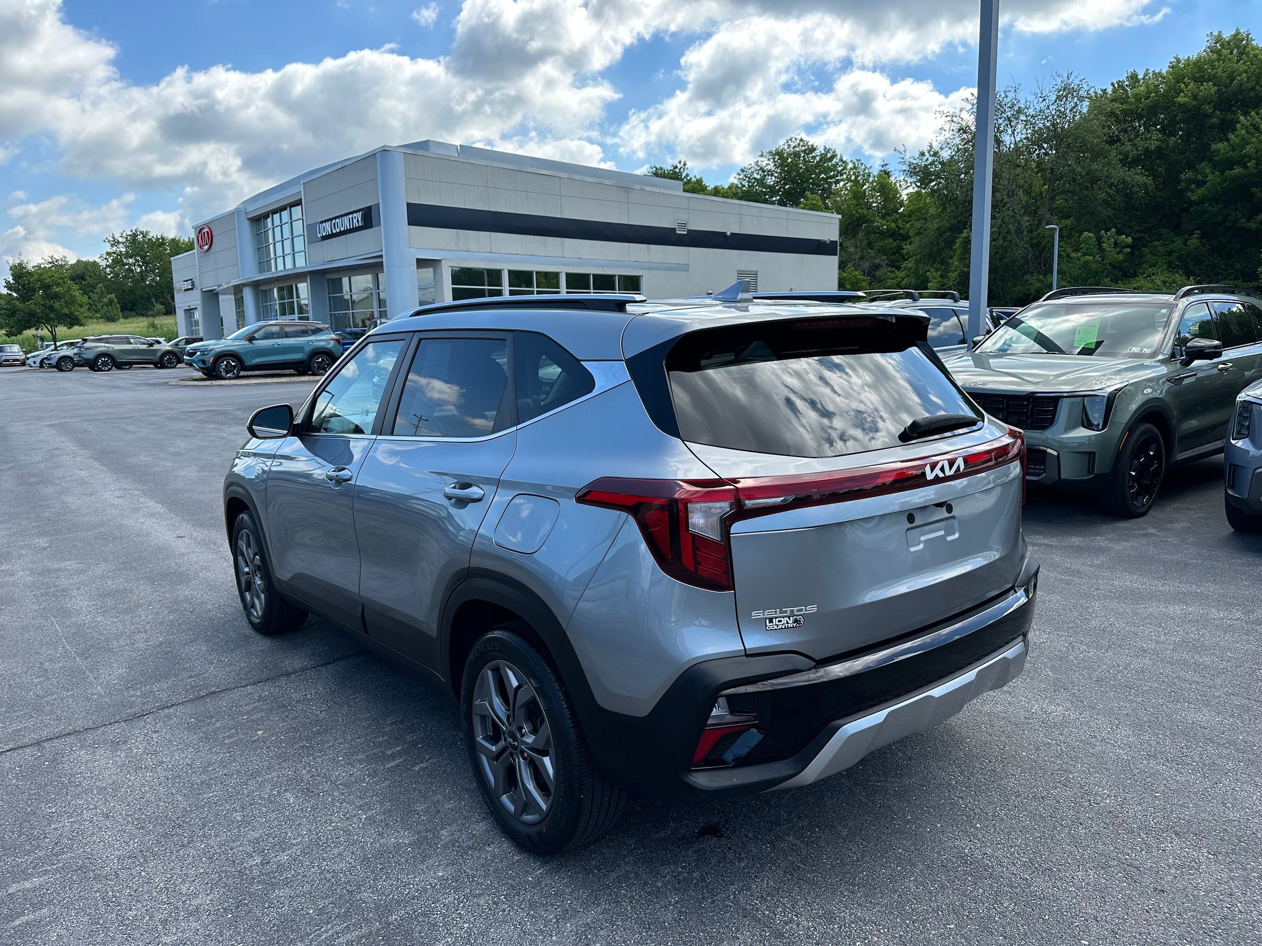 Used 2024 Kia Seltos S AWD/4WD image 7