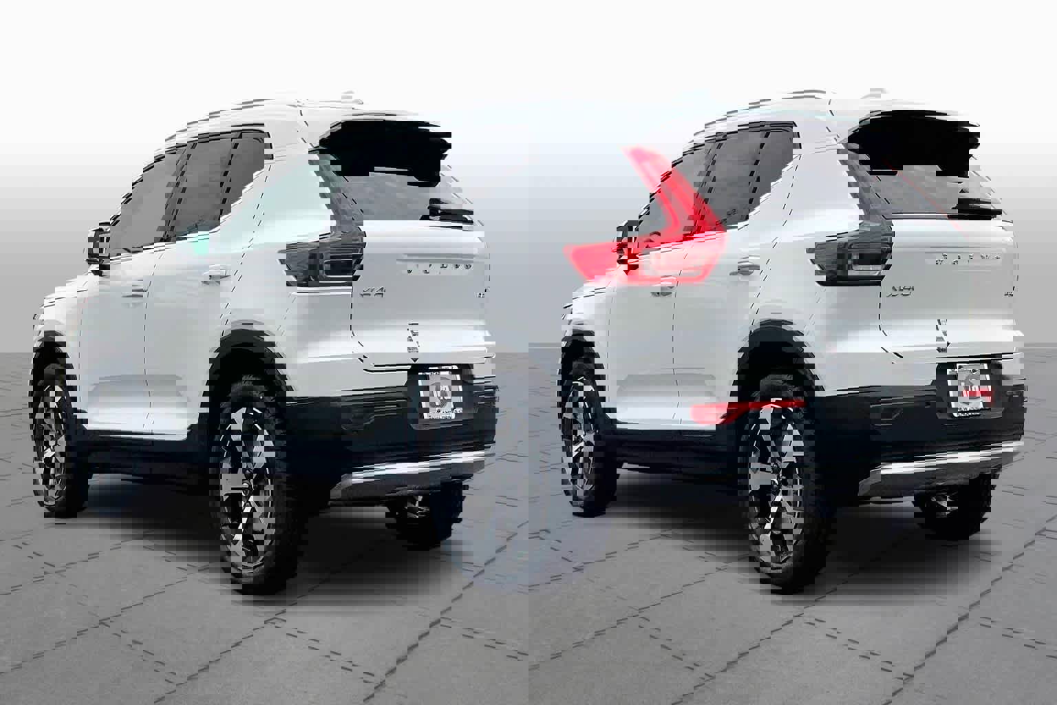 New 2025 Volvo XC40 B5 Core w/ Protection Package Premier image 3