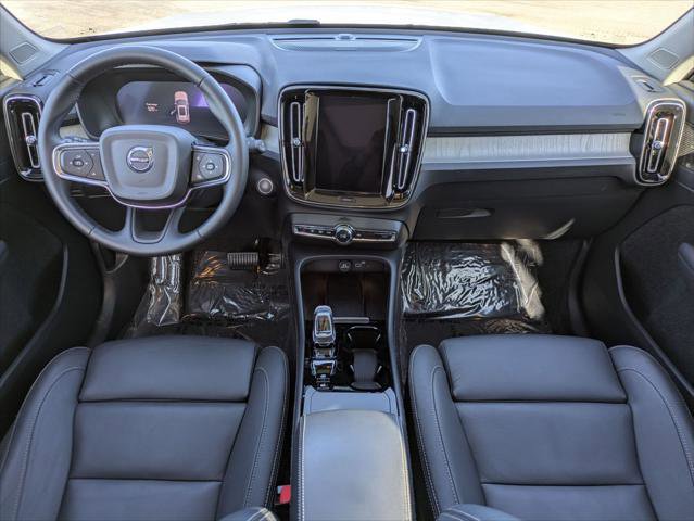 Used 2025 Volvo XC40 B5 Ultra w/ Climate Package image 21
