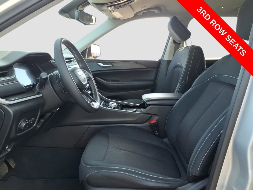 Used 2023 Jeep Grand Cherokee L Laredo image 17