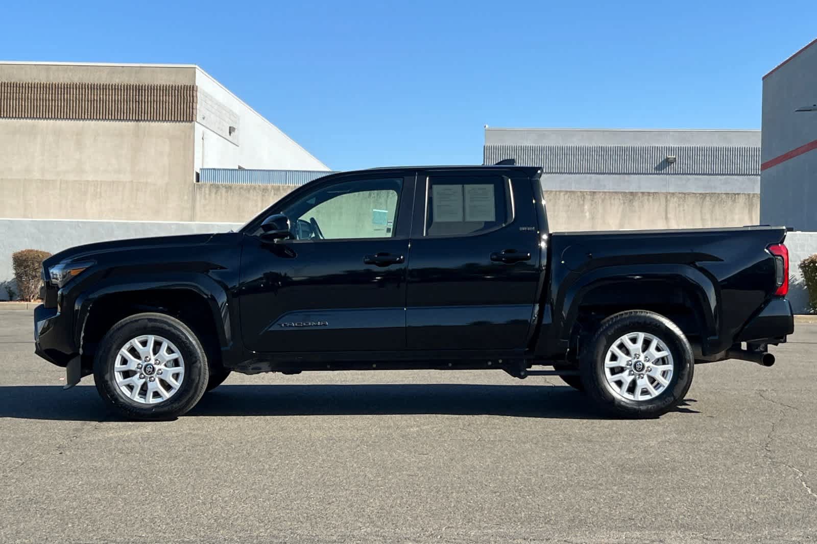 Certified 2024 Toyota Tacoma SR5 w/ SR5 Upgrade Package AWD/4WD image 9