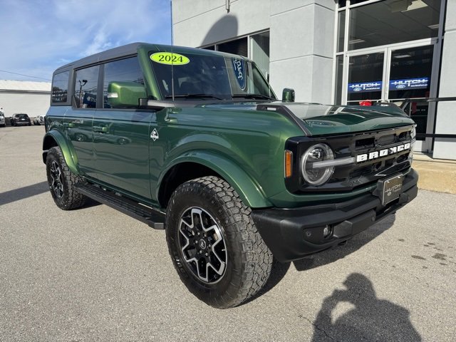 Used 2024 Ford Bronco Outer Banks image 2