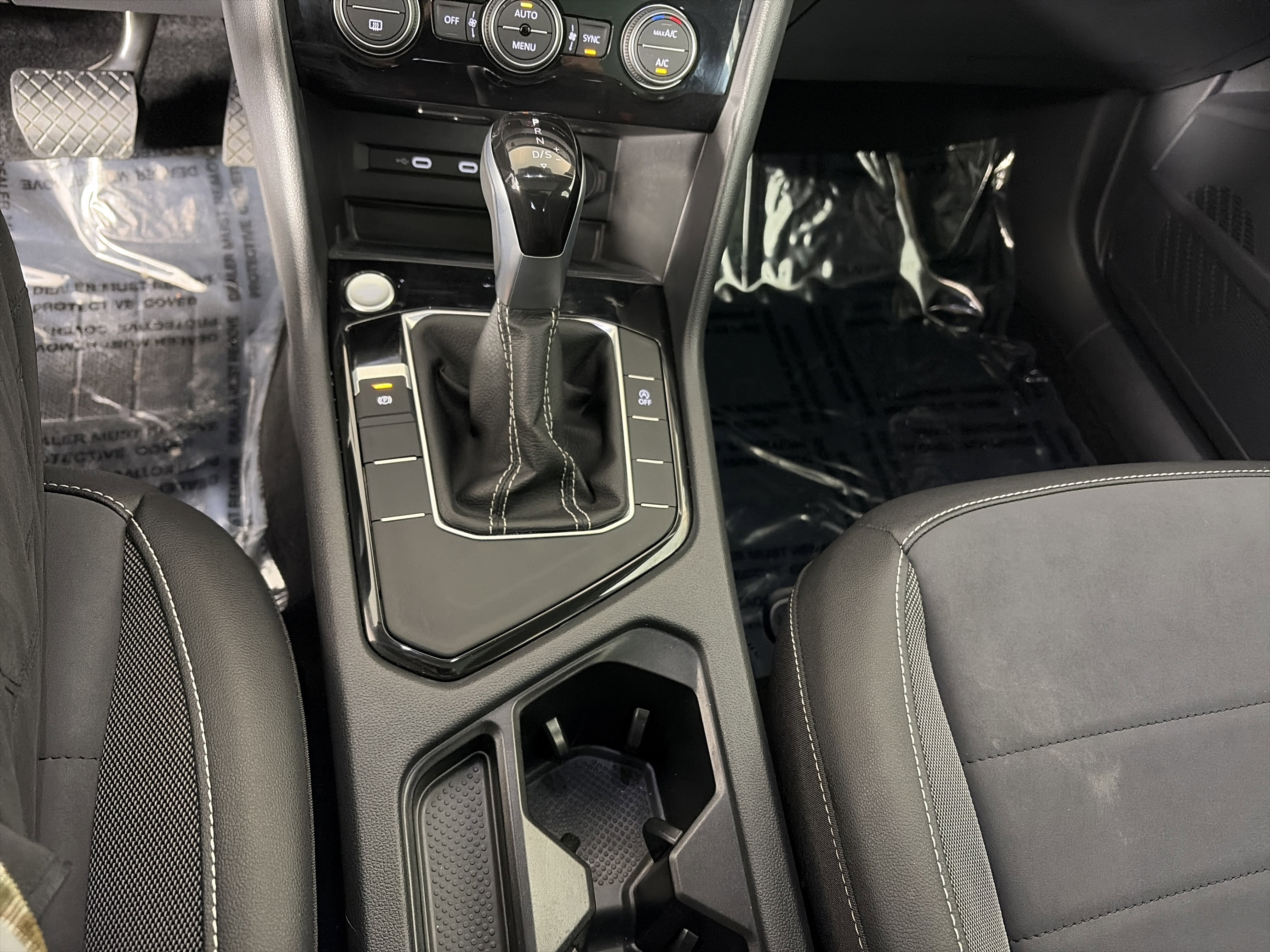 Used 2024 Volkswagen Taos SE w/ Panoramic Sunroof Package image 28