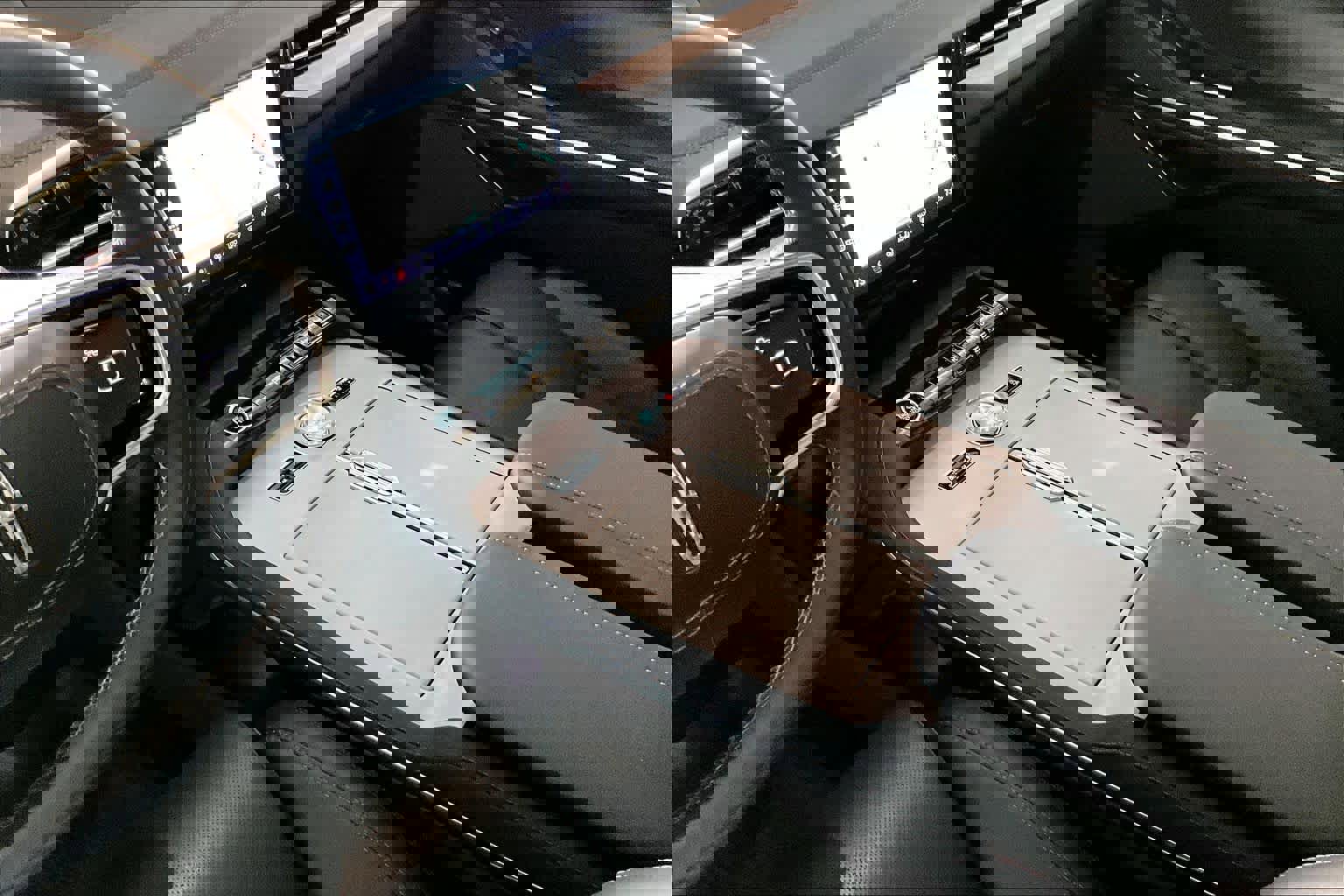 Used 2025 Lincoln Navigator Reserve image 16