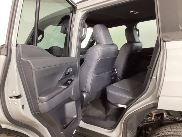 Used 2024 Lexus GX 550 w/ Cold Area Package AWD/4WD image 26