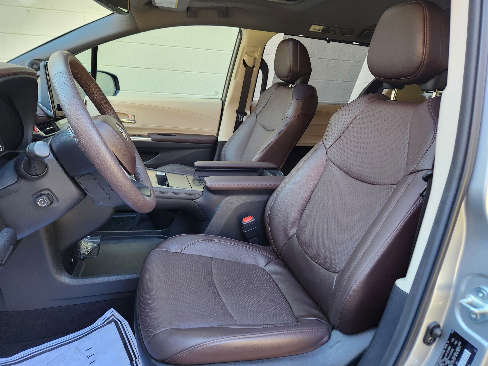 Used 2024 Toyota Sienna Platinum image 10