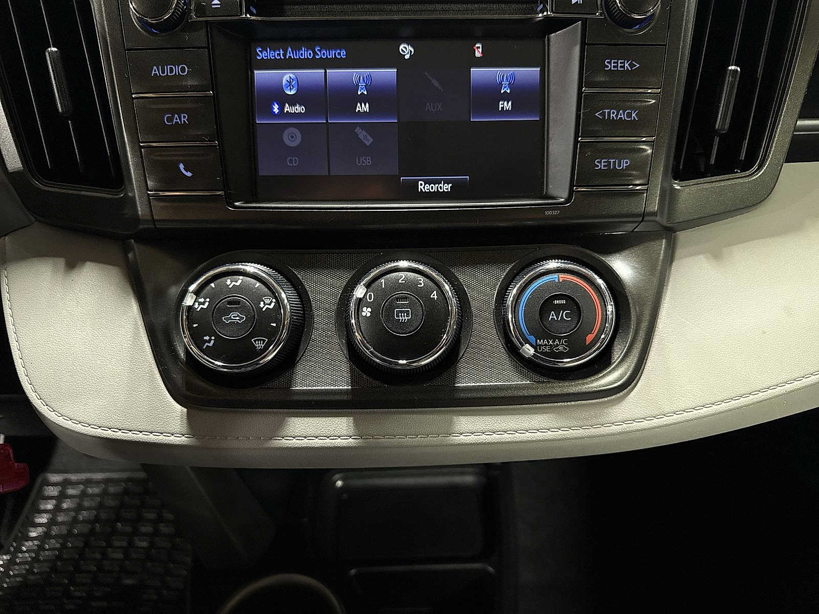 Used 2015 Toyota RAV4 LE AWD/4WD image 21