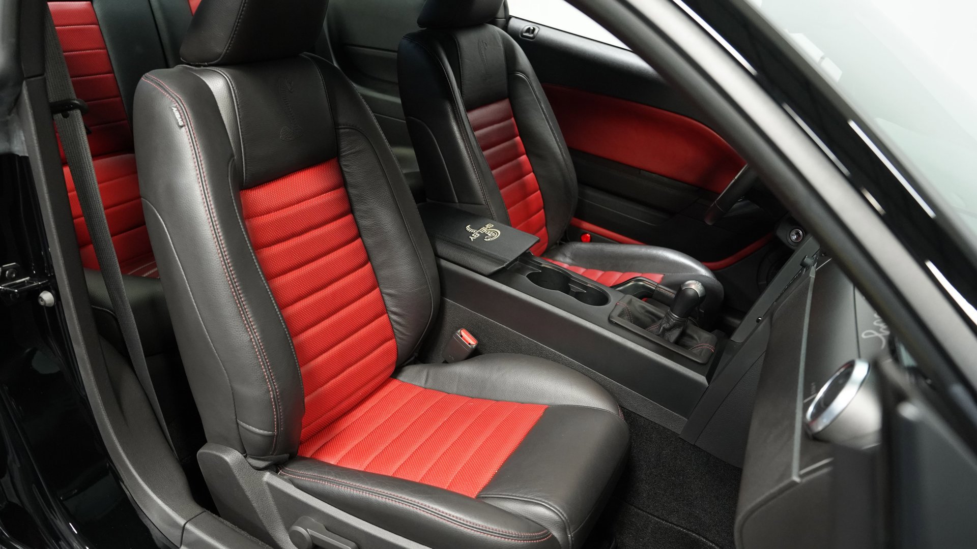 Used 2007 Ford Mustang Shelby GT500 RWD image 38