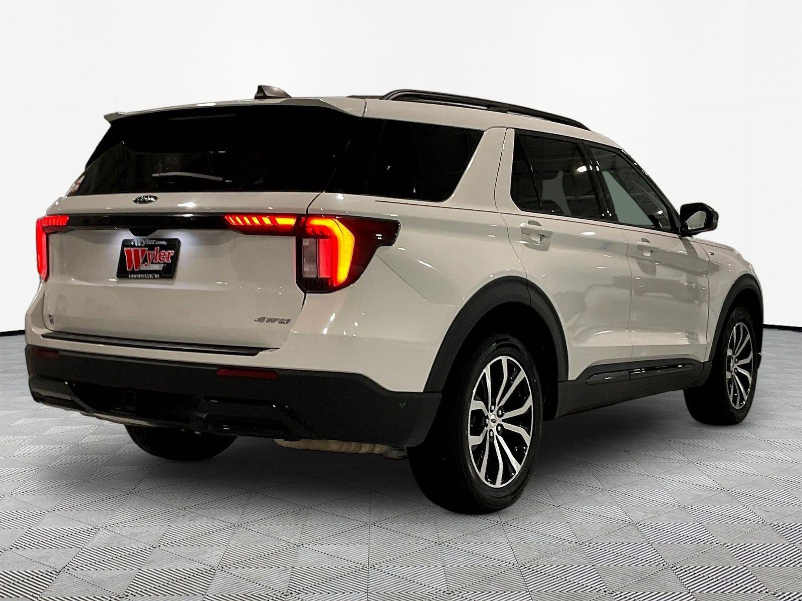 Used 2025 Ford Explorer ST-Line AWD/4WD image 6