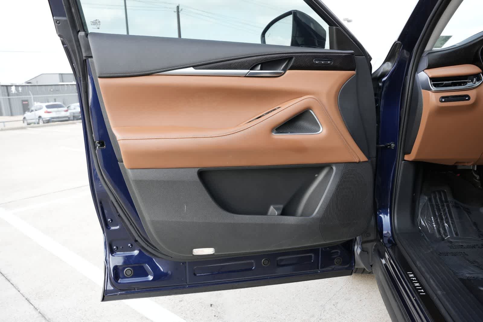 Certified 2023 INFINITI QX60 Sensory w/ Cargo Package AWD/4WD image 18