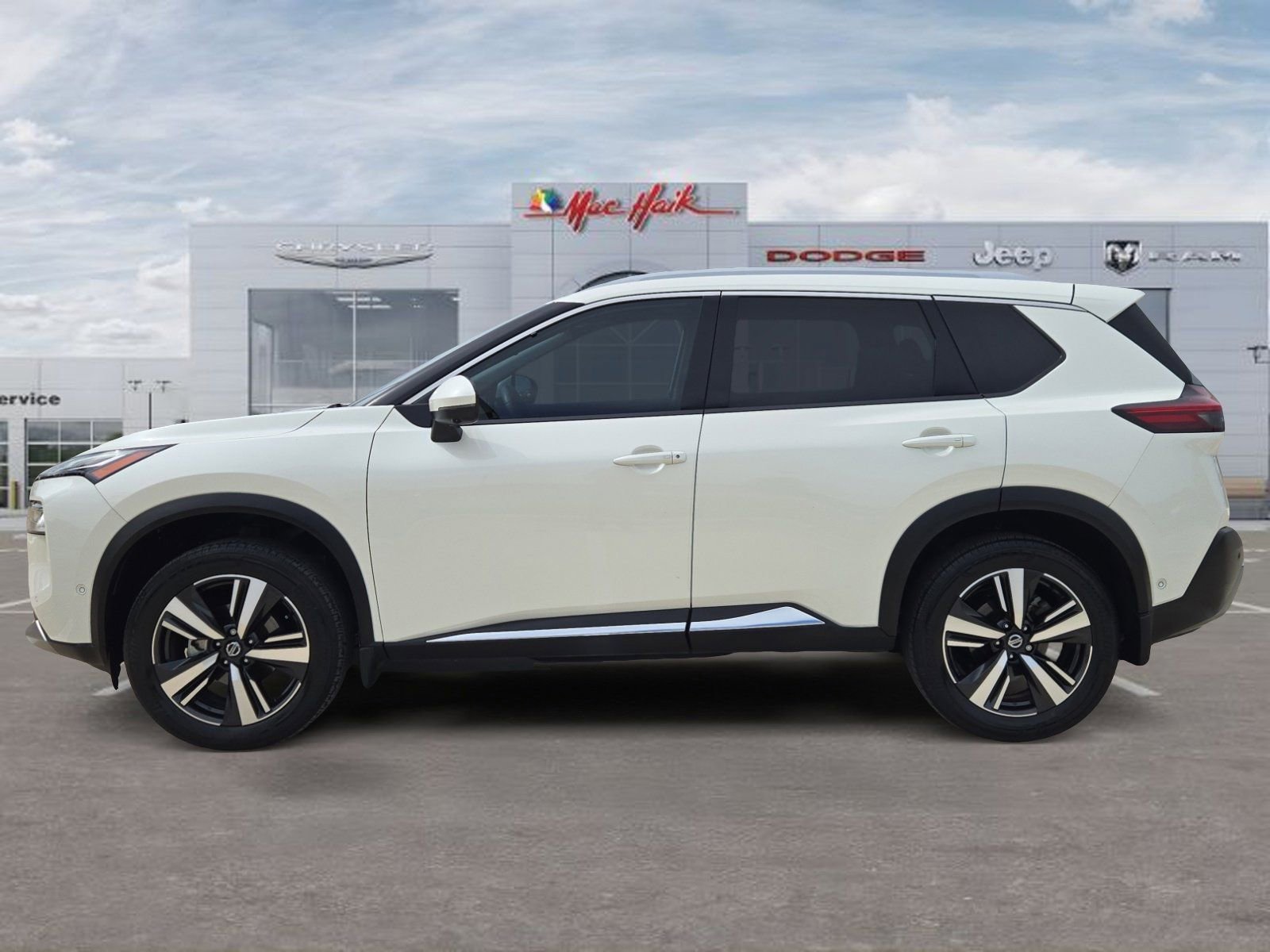 Used 2021 Nissan Rogue Platinum FWD image 2