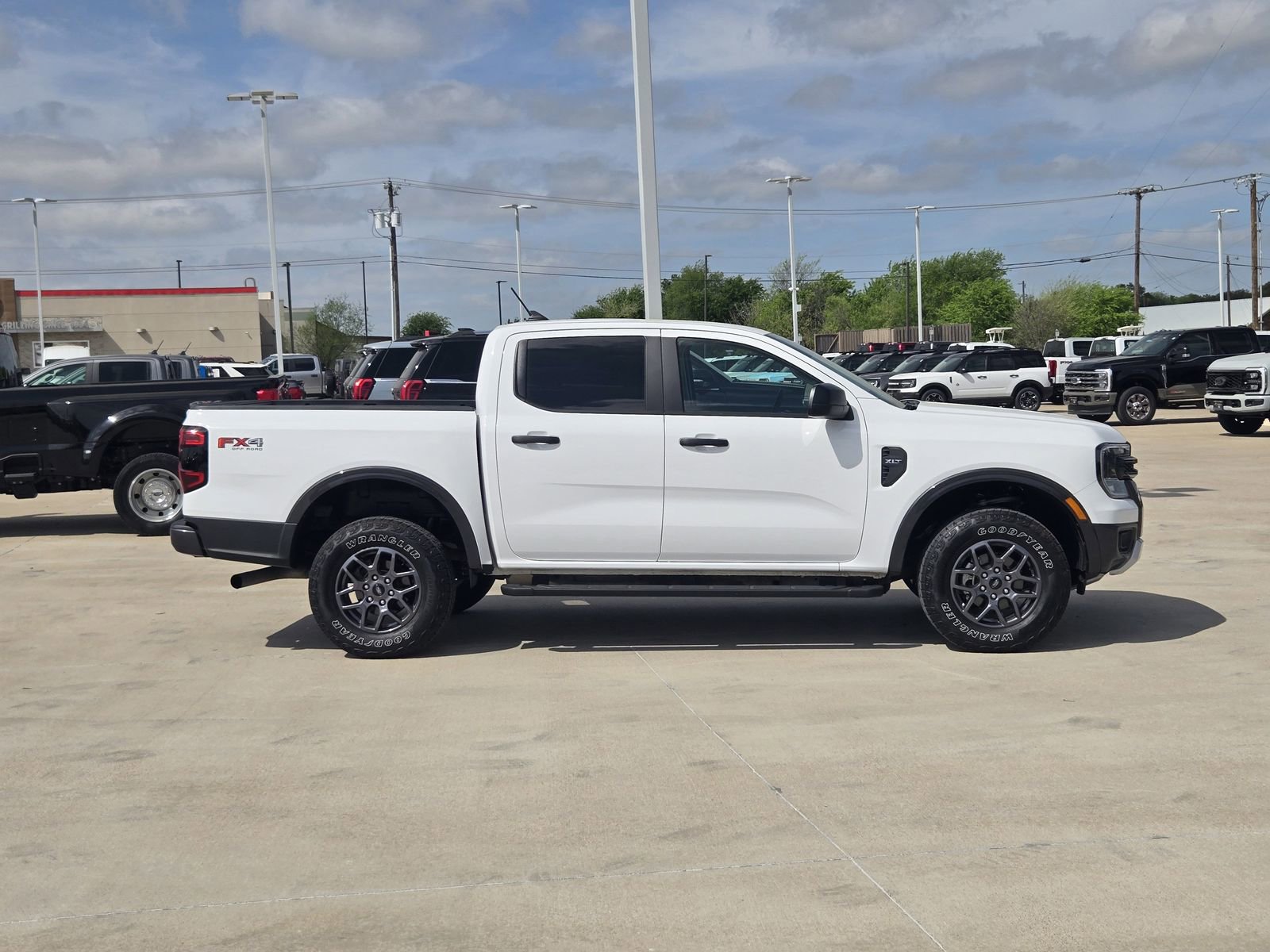 Used 2024 Ford Ranger XLT w/ FX4 Off-Road Package AWD/4WD image 7