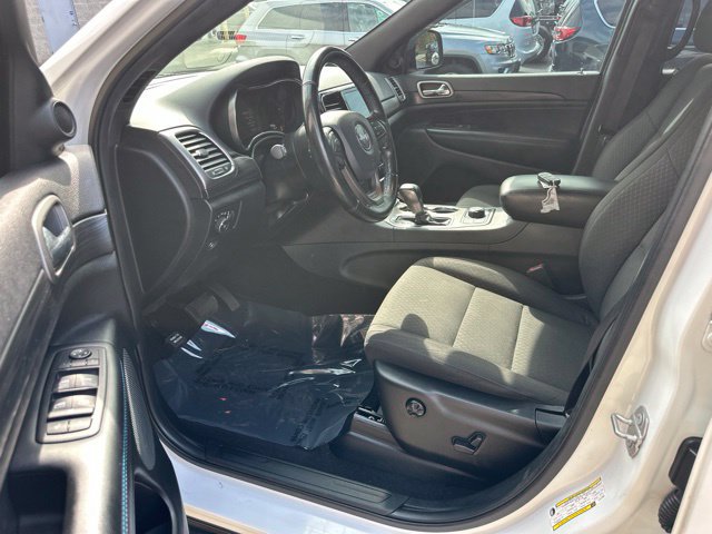 Used 2020 Jeep Grand Cherokee Laredo AWD/4WD image 27