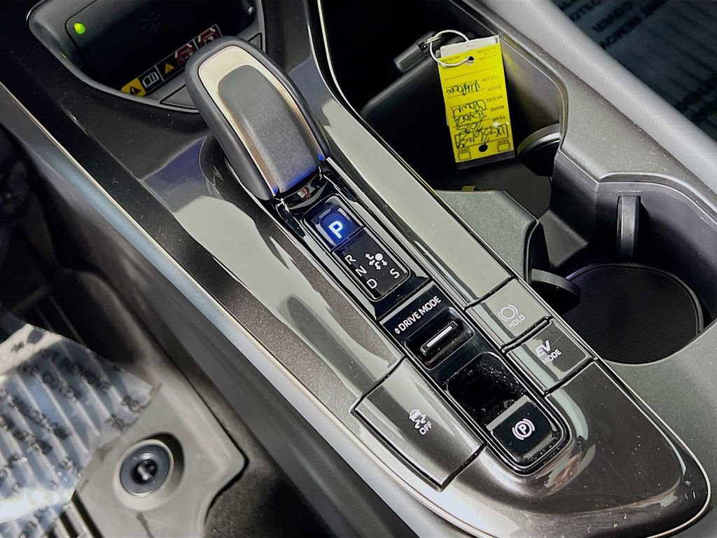 Used 2025 Toyota Crown Signia w/ Advanced Technology Package image 16