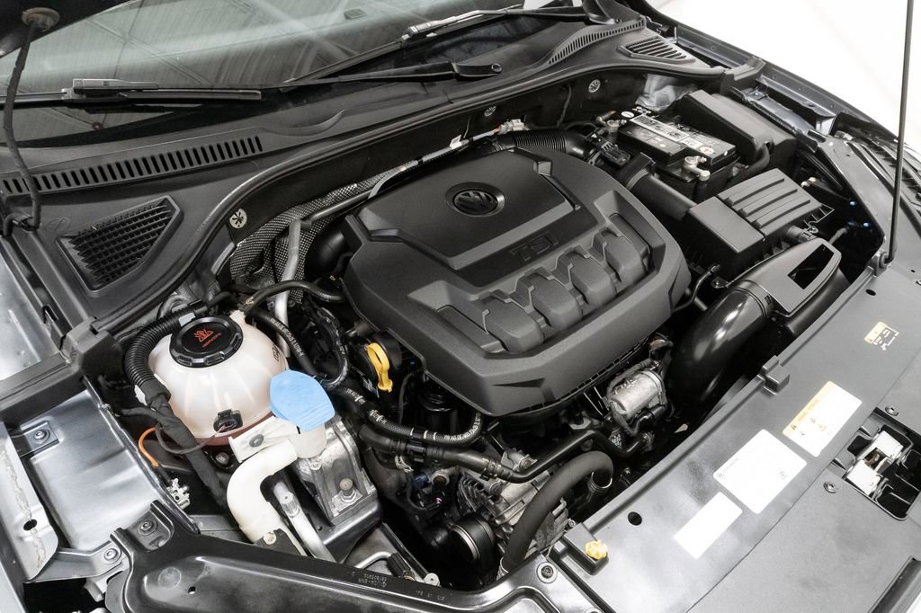 Used 2022 Volkswagen Passat 2.0T R-Line image 4