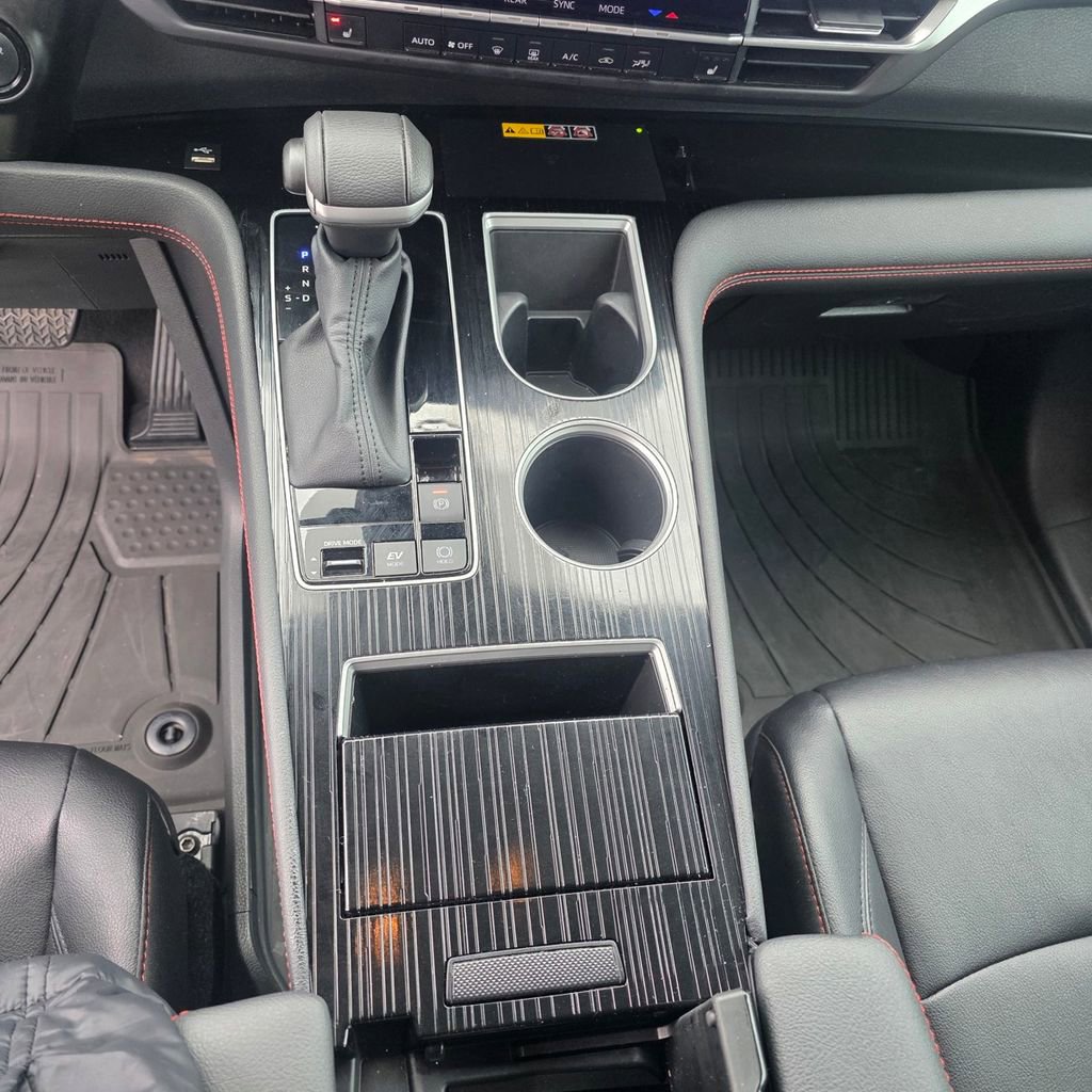 Used 2025 Toyota Sienna XSE w/ XSE Plus Package image 19