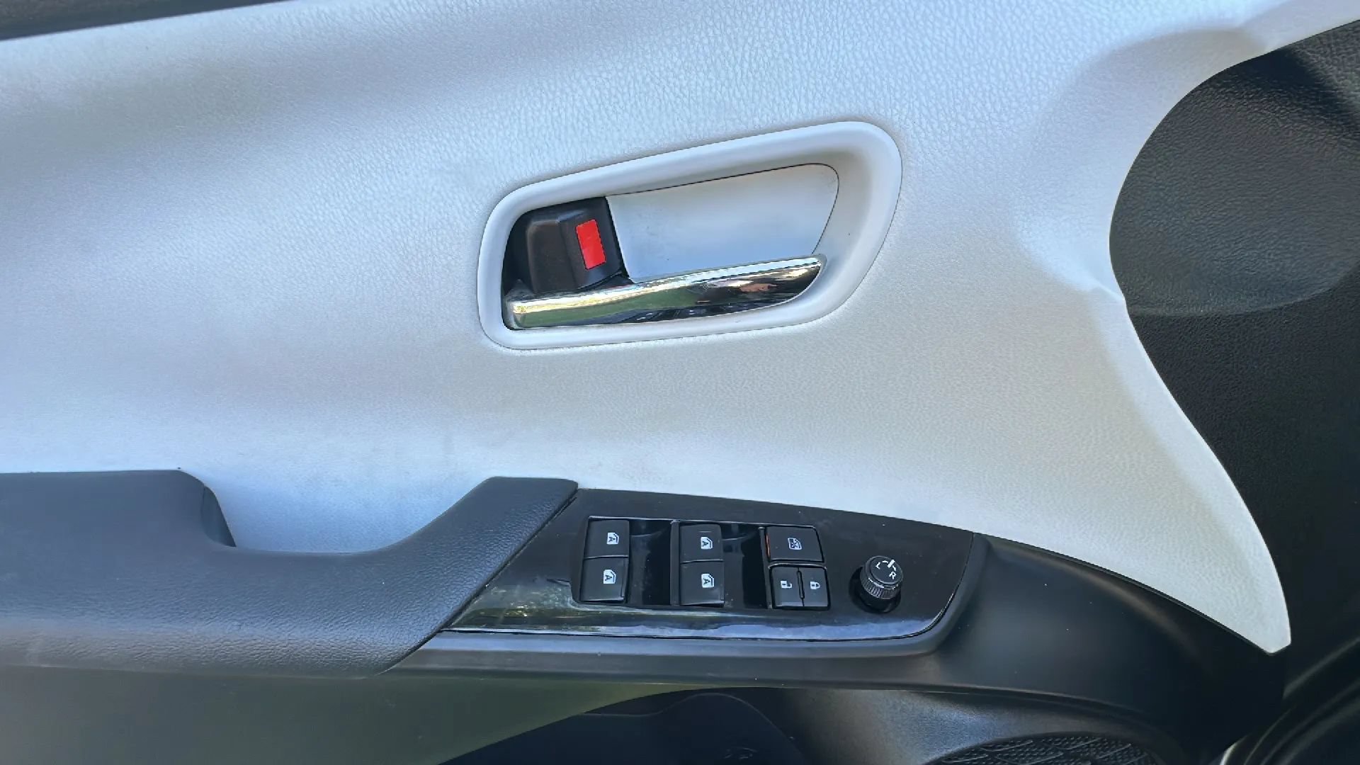 Used 2017 Toyota Prius Four w/ Advanced Technology Package FWD image 43