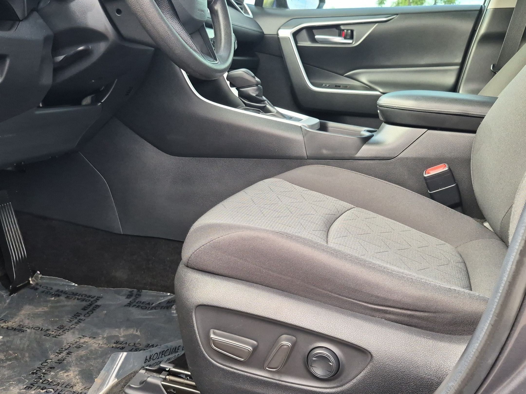 Used 2021 Toyota RAV4 XLE w/ Carpet Mat Package (TMS) FWD image 20
