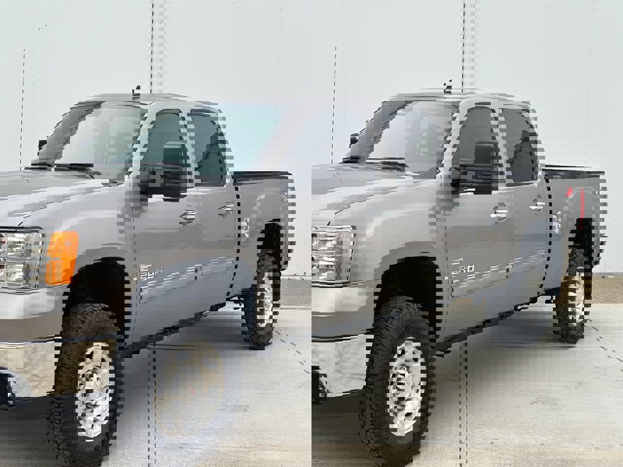 Used 2007 GMC Sierra 2500 SLE w/ Z71 Off-Road Package image 9