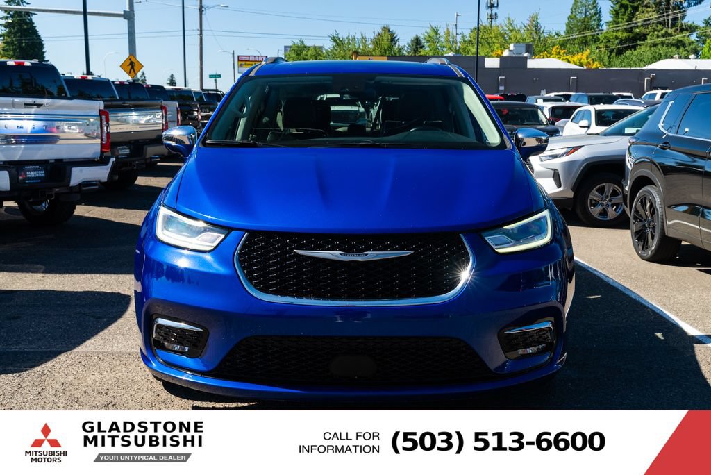 Used 2021 Chrysler Pacifica Limited AWD/4WD image 2