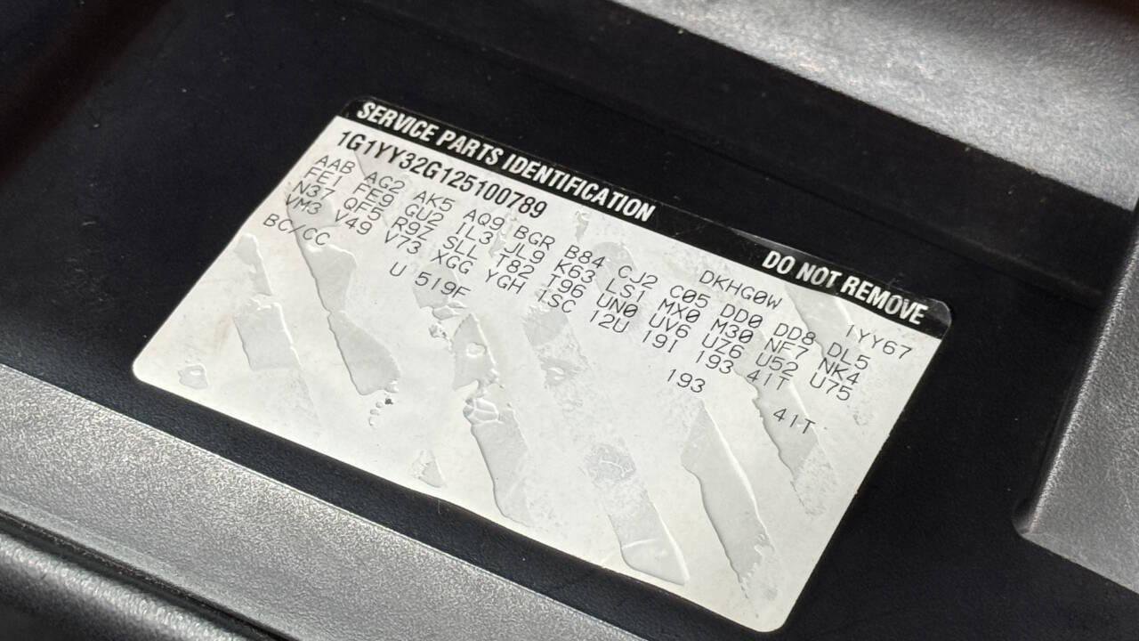 Used 2004 Chevrolet Corvette Coupe w/ Roof Package image 38