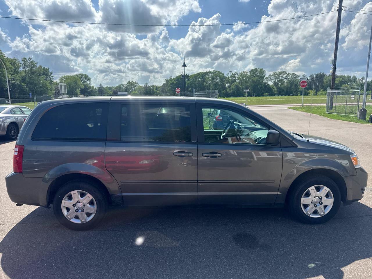 Used 2010 Dodge Grand Caravan SE FWD image 4