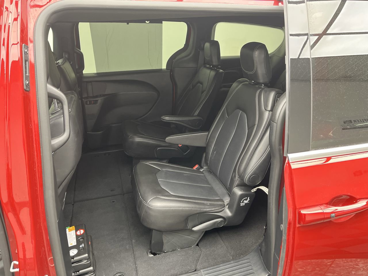 Used 2025 Chrysler Pacifica Select FWD image 10