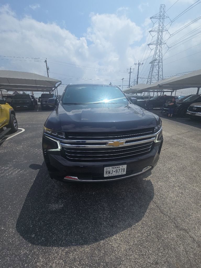 Used 2022 Chevrolet Tahoe LT w/ Luxury Package RWD image 2