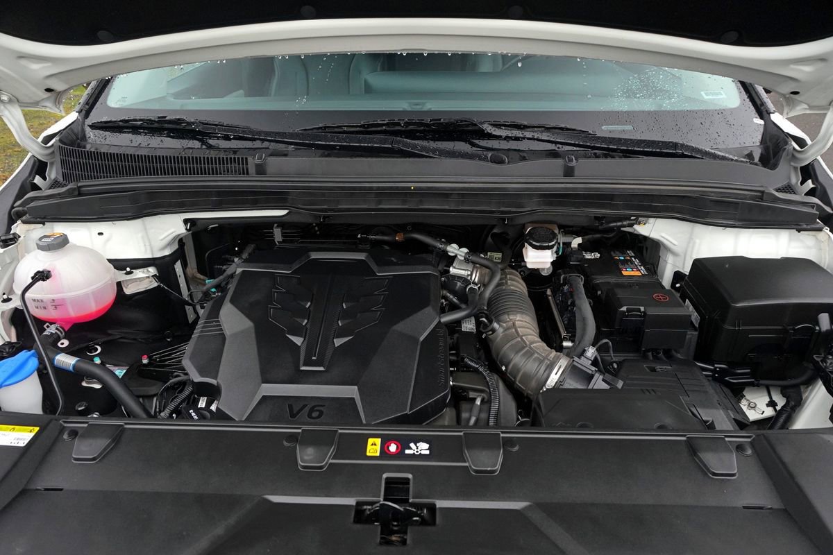 Used 2024 Kia Carnival LX FWD image 11