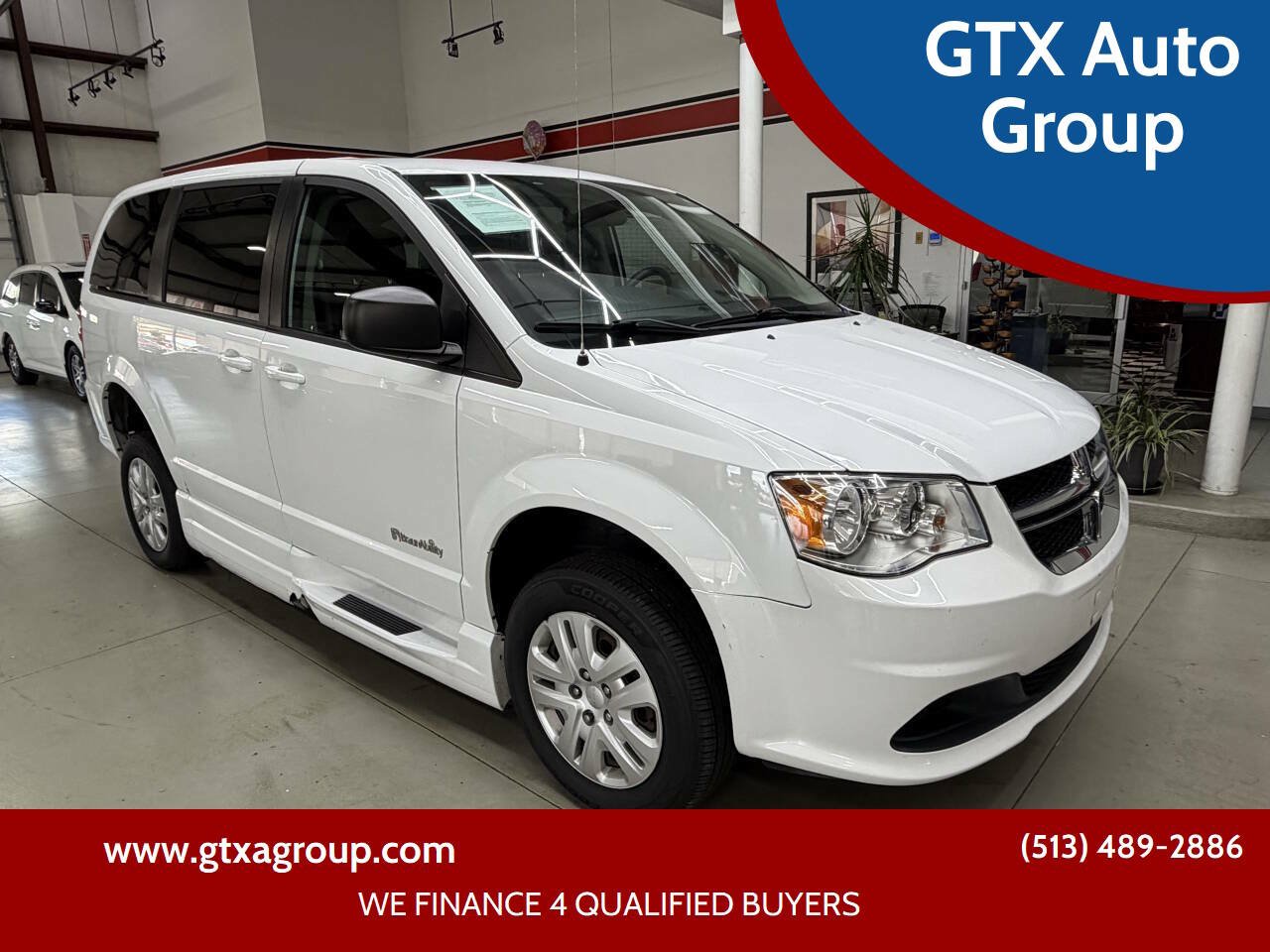Used 2018 Dodge Grand Caravan SE FWD image 1