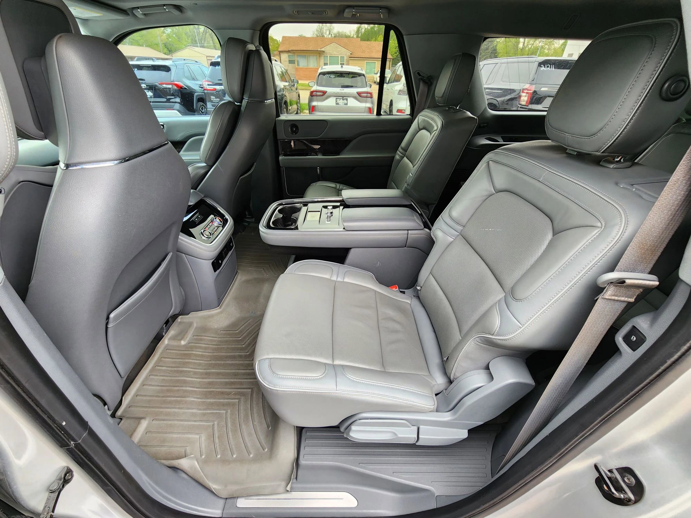 Used 2018 Lincoln Navigator L Reserve AWD/4WD image 17