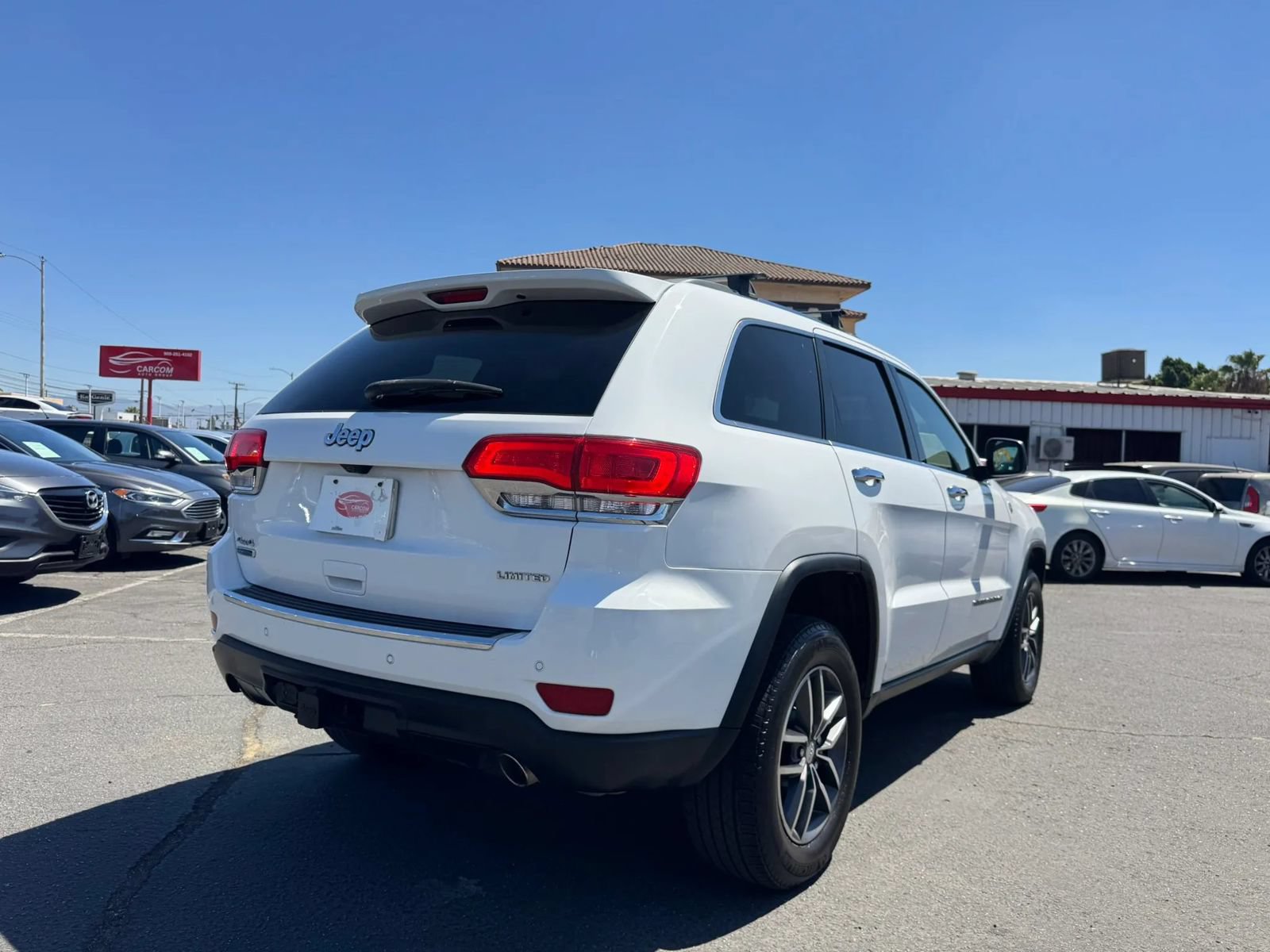 Used 2018 Jeep Grand Cherokee Limited AWD/4WD image 9