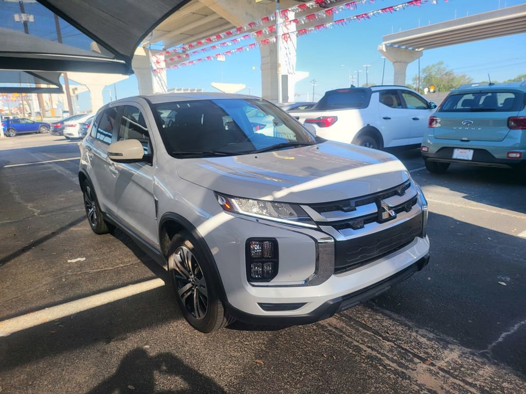 Used 2025 Mitsubishi Outlander Sport SE AWD/4WD image 2
