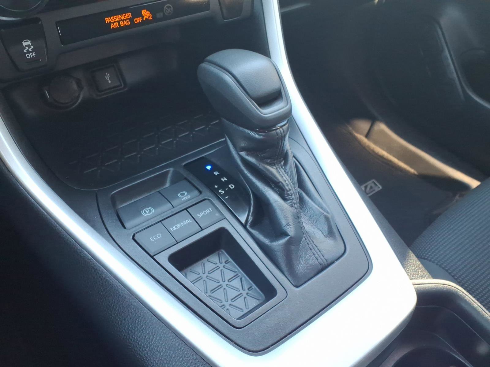 Certified 2020 Toyota RAV4 LE w/ Carpet Mat Package image 19