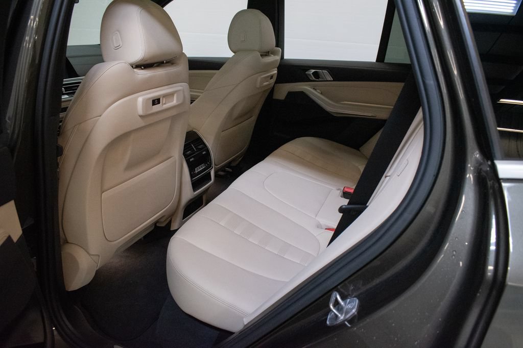 Used 2022 BMW X5 xDrive40i w/ Premium Package AWD/4WD image 23