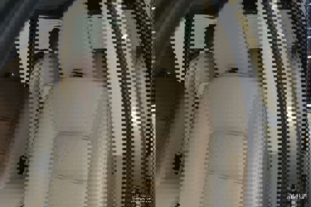 Used 2010 Volvo XC70 3.2 image 13