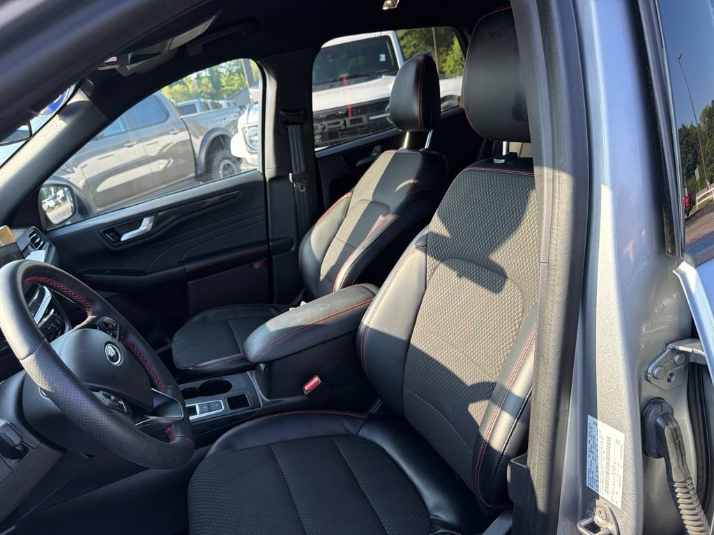 Used 2023 Ford Escape ST-Line w/ Tech Pack #1 FWD image 16