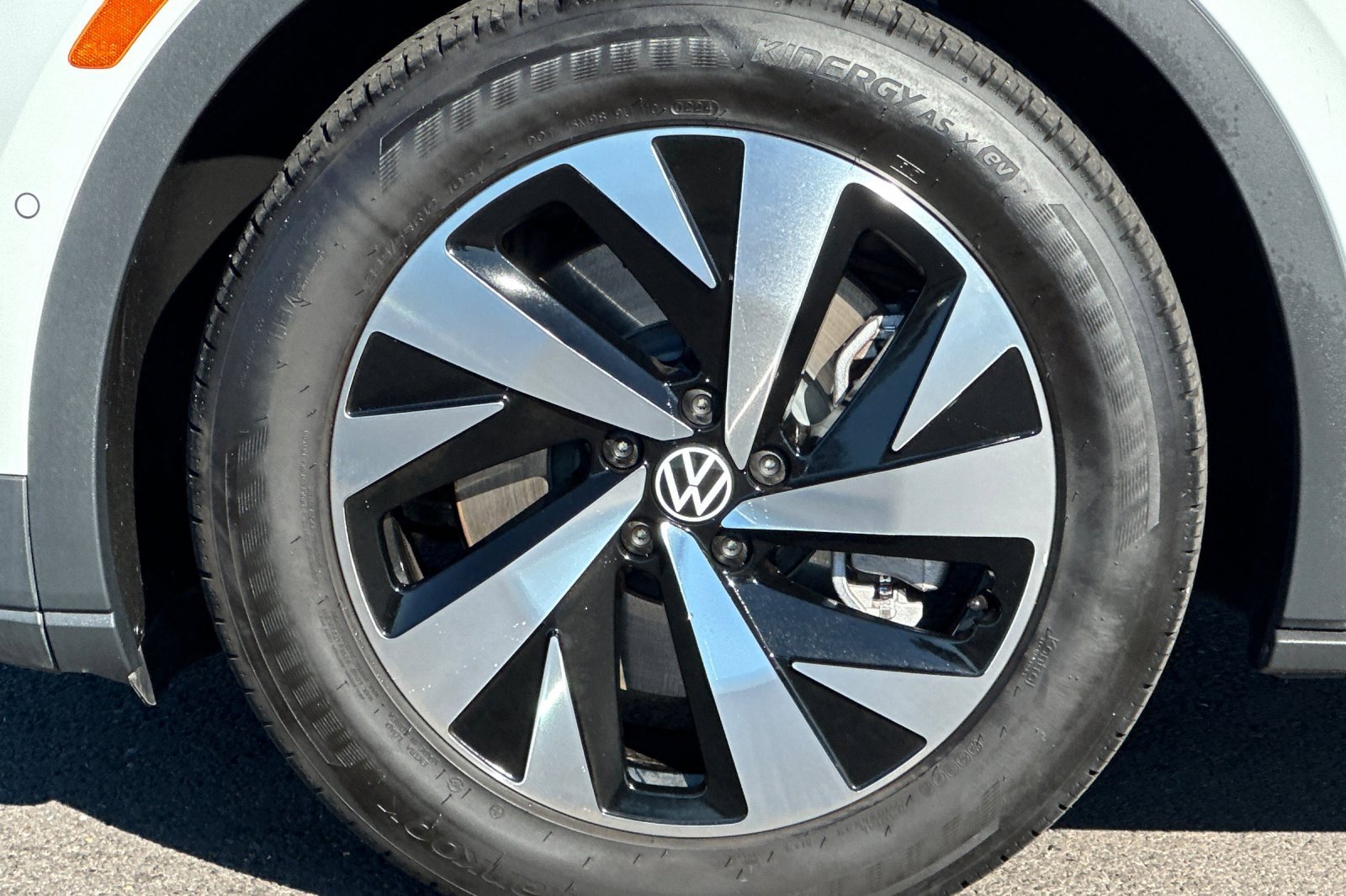 Used 2024 Volkswagen ID.4 2WD image 32