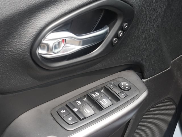 Used 2021 Jeep Cherokee Limited w/ Elite Package AWD/4WD image 14
