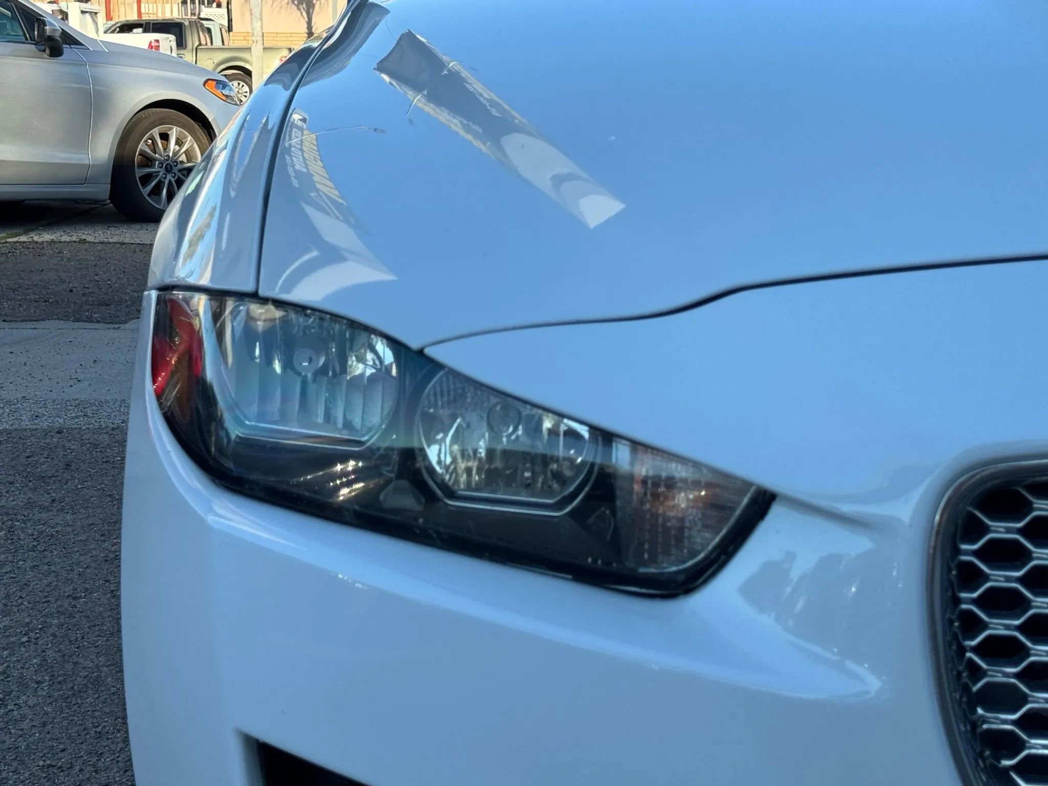 Used 2019 Jaguar XE Premium image 7