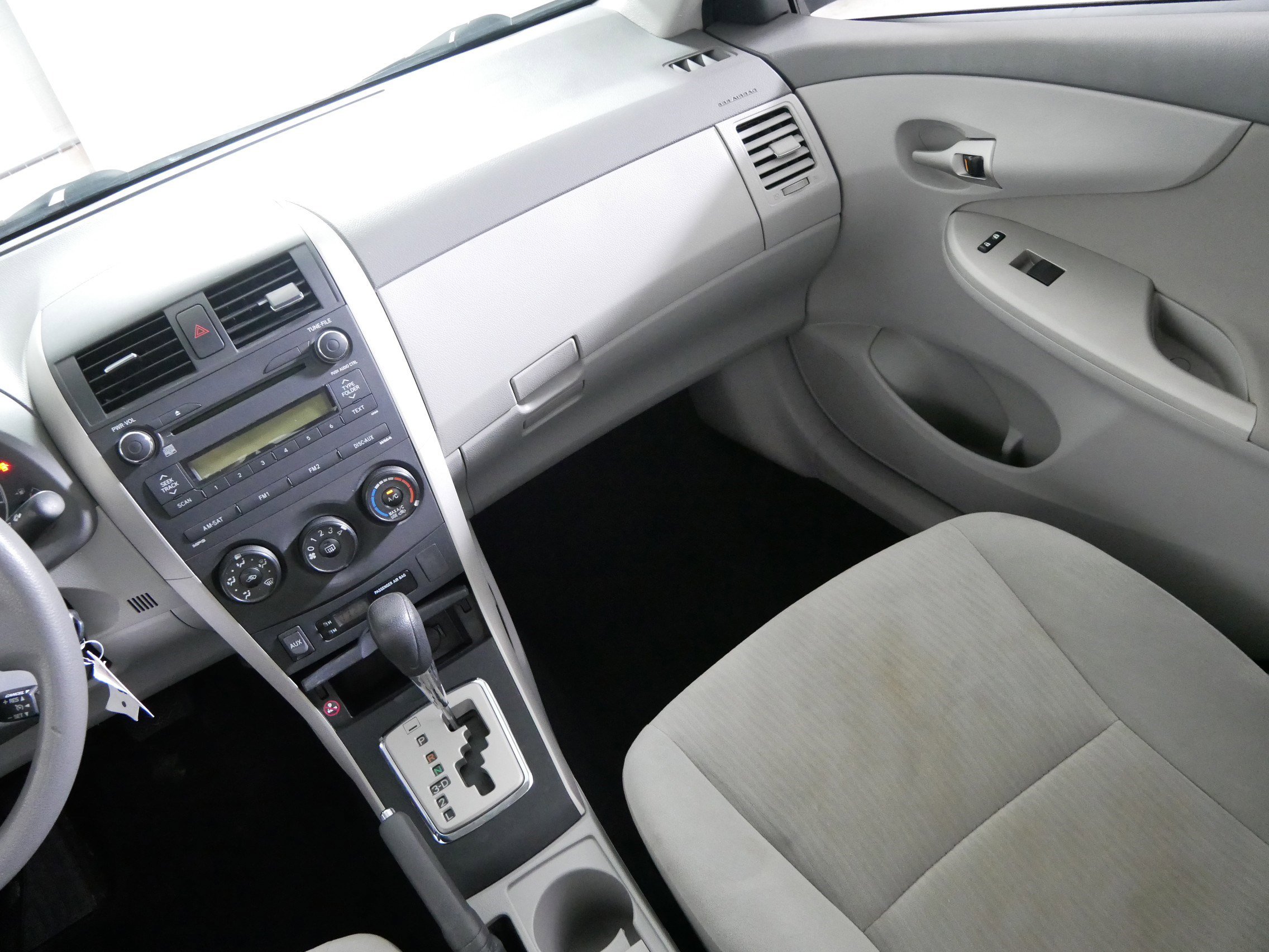 Used 2010 Toyota Corolla LE image 11