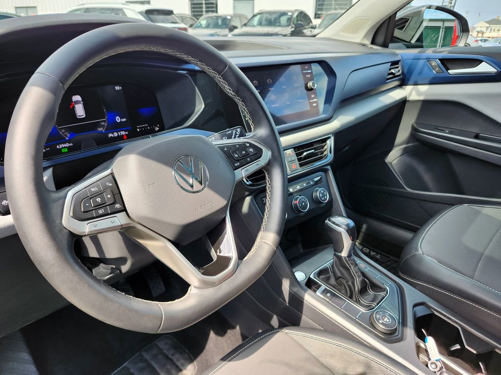 Certified 2022 Volkswagen Taos SE w/ Panoramic Sunroof Package image 8