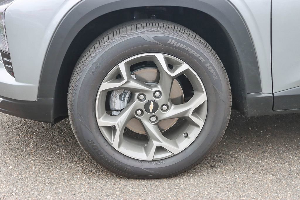 Used 2025 Chevrolet Trax LT w/ LT Convenience Package image 9