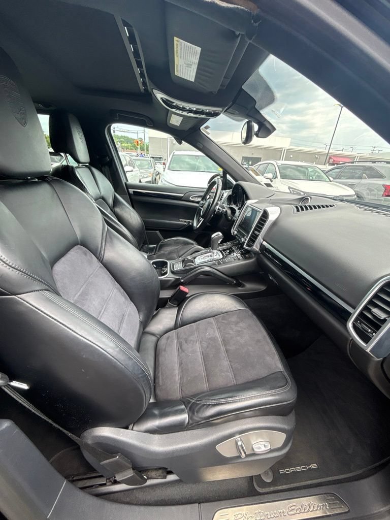 Used 2018 Porsche Cayenne Platinum Edition AWD/4WD image 23