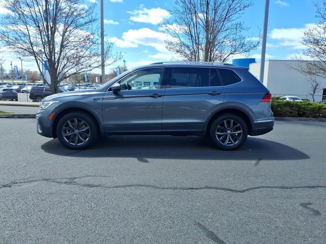 Used 2023 Volkswagen Tiguan SE w/ Panoramic Sunroof Package image 8