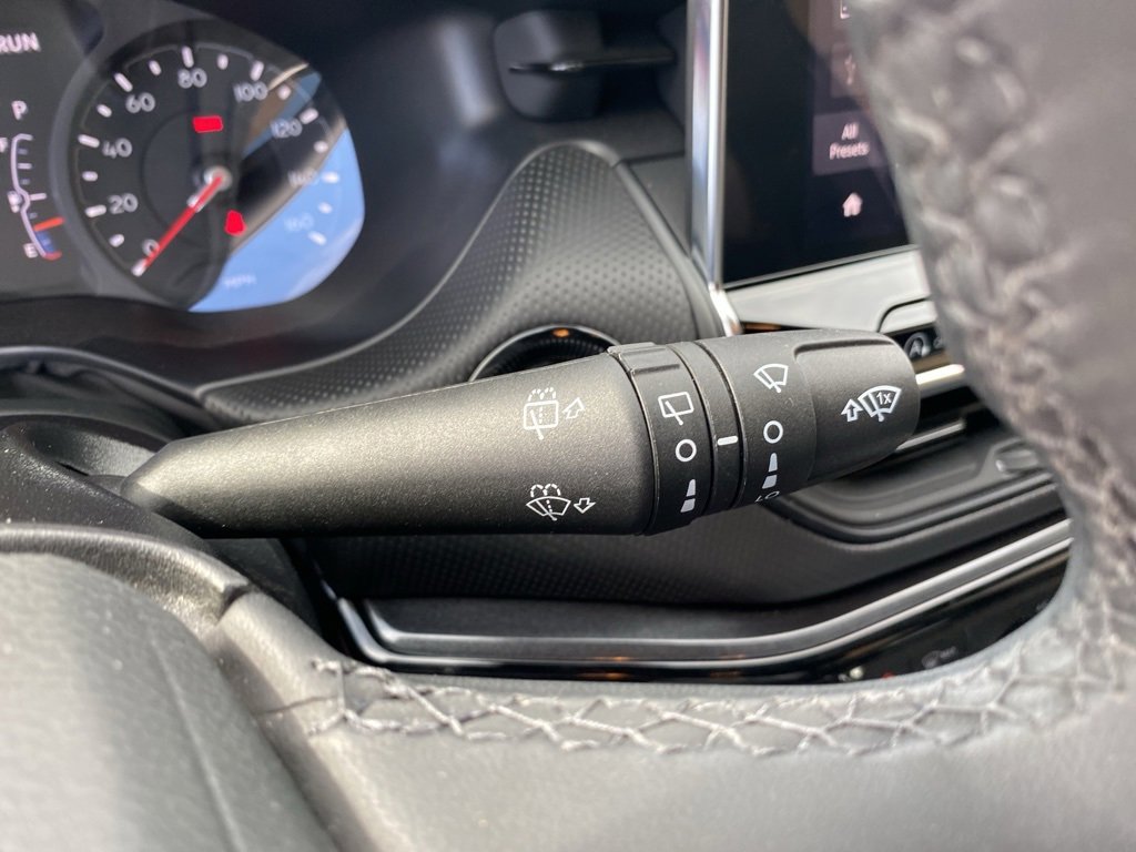 Used 2025 Jeep Compass Latitude w/ Altitude Special Edition image 31