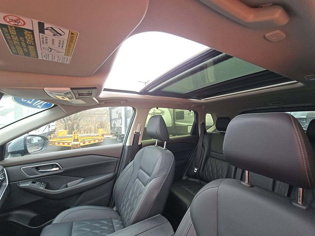 Certified 2023 Nissan Rogue Platinum w/ Platinum Premium Package image 11