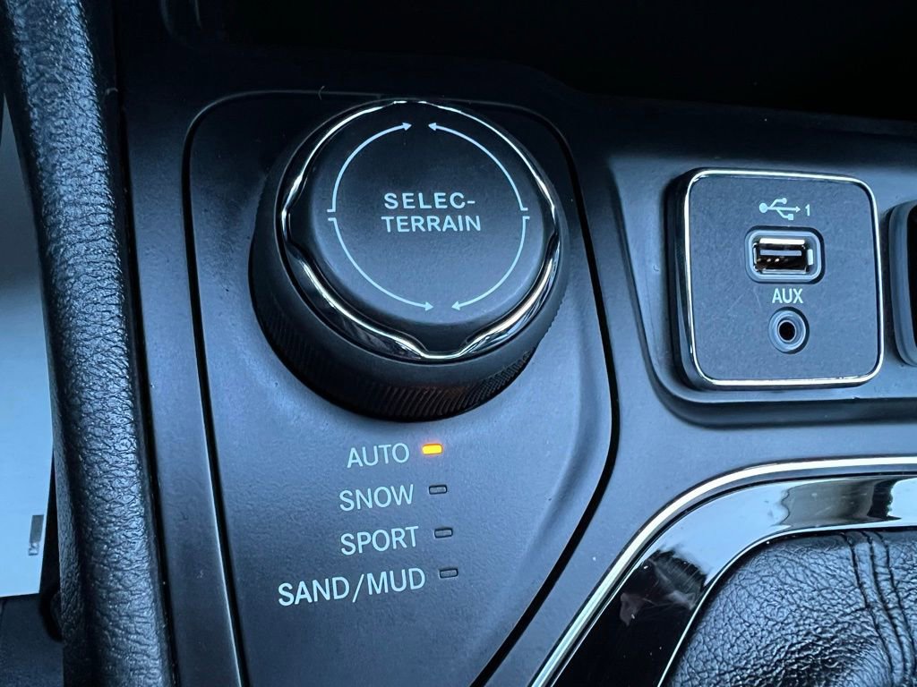 Used 2022 Jeep Cherokee Limited w/ Mopar Interior Package image 41