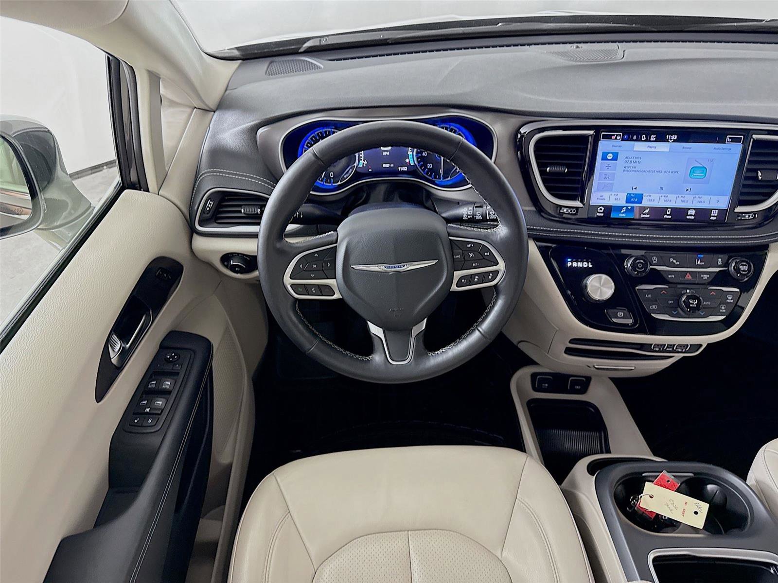 Used 2021 Chrysler Pacifica Touring-L AWD/4WD image 2