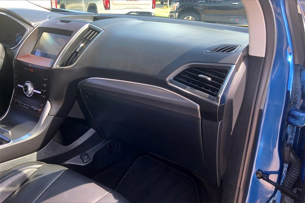 Used 2020 Ford Edge Titanium image 16